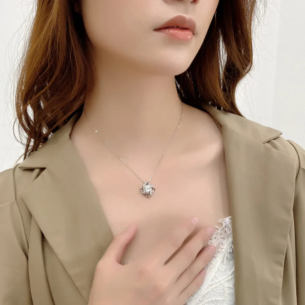Fashionable AAAAA Zircon Pendant Necklace Luxury Gift Jewelry Stylish Glowing Pendant for Special Occasions